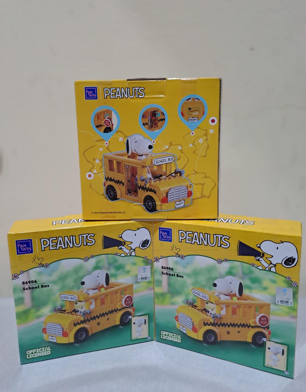 ARMABLE SNOOPY BUS ESCOLAR 300PCS 12CM